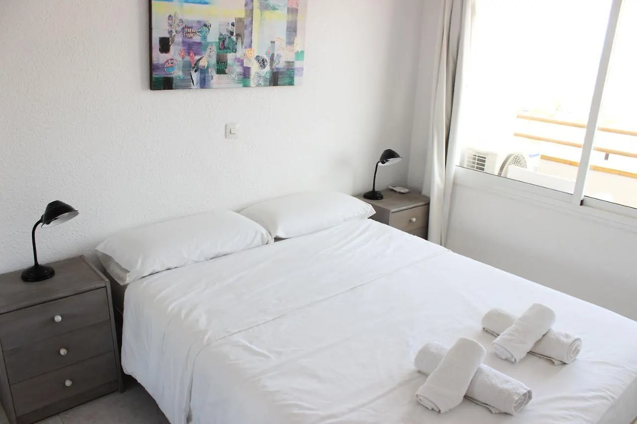 Beautiful Apartment In Front Of Beach, Pool, View Roses