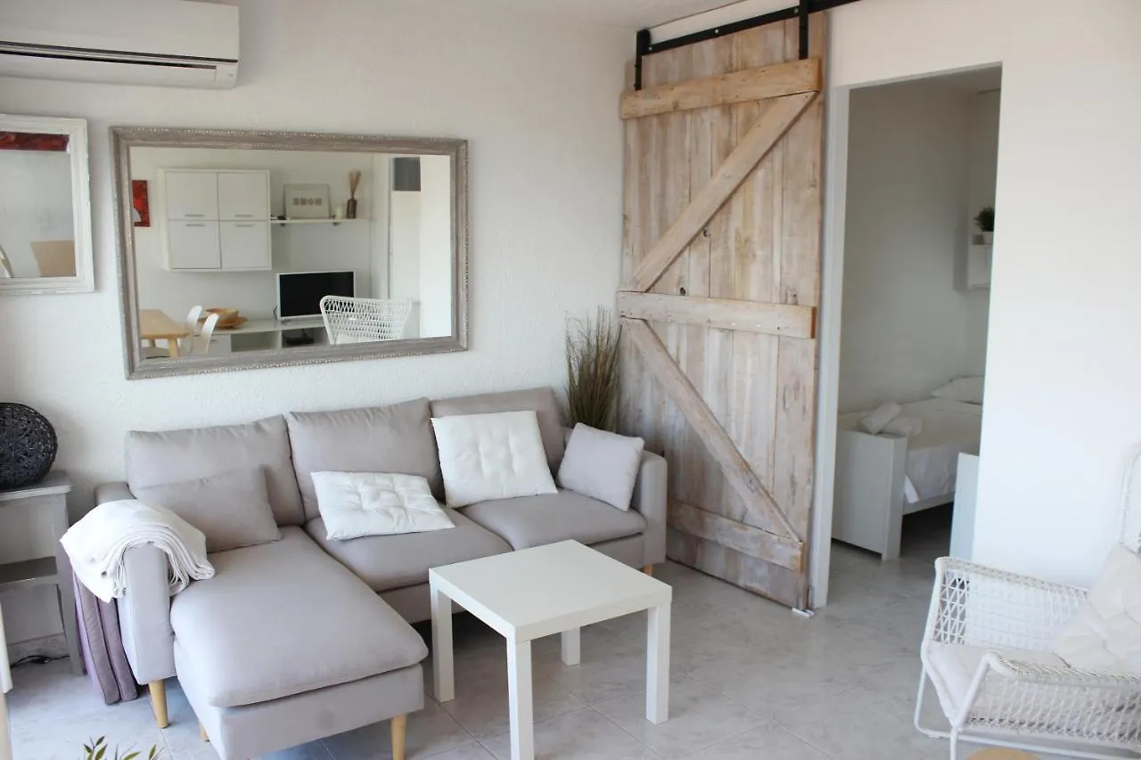 Beautiful Apartment In Front Of Beach, Pool, View Roses