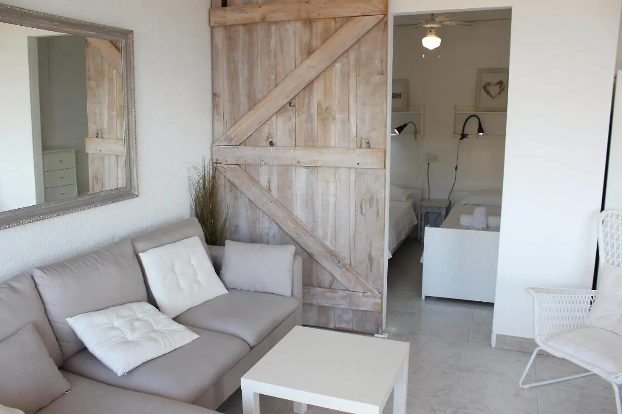 Beautiful Apartment In Front Of Beach, Pool, View Roses