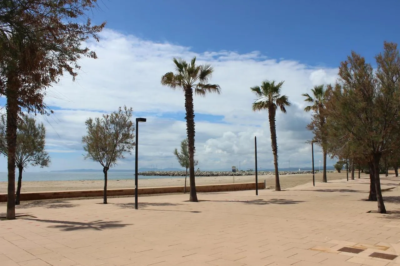 Beautiful Apartment In Front Of Beach, Pool, View Roses