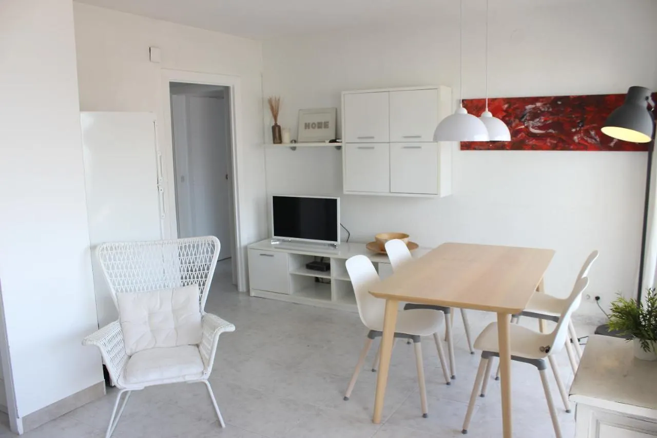 Beautiful Apartment In Front Of Beach, Pool, View Roses Spain