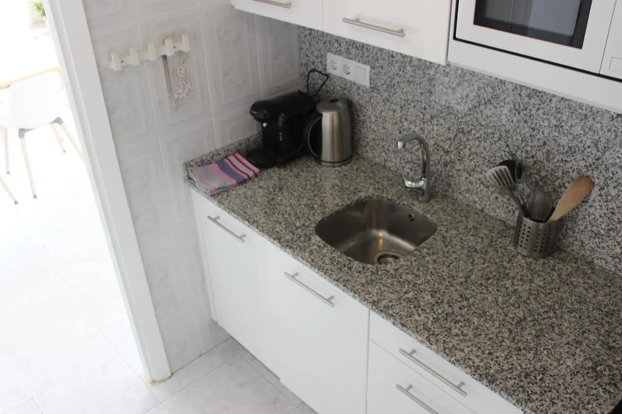 Beautiful Apartment In Front Of Beach, Pool, View Roses