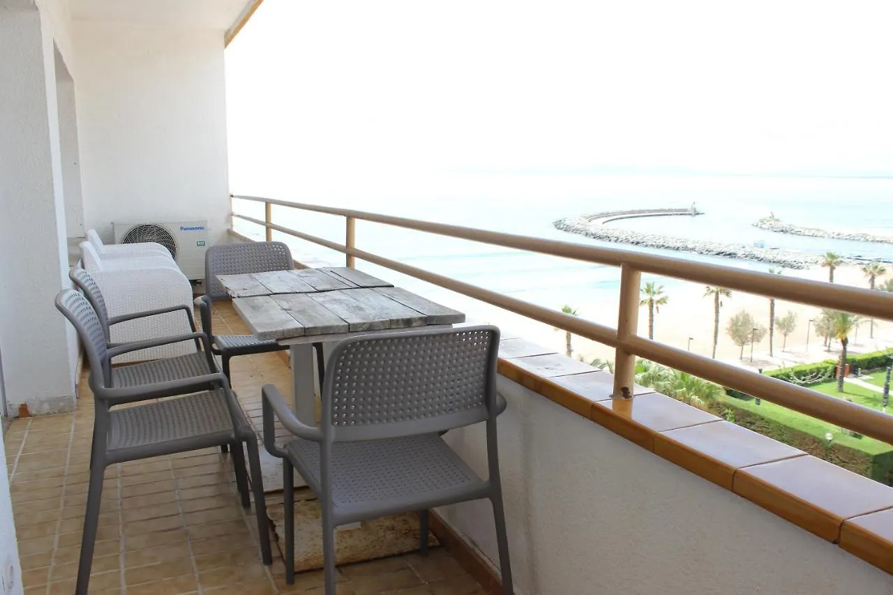 Beautiful Apartment In Front Of Beach, Pool, View Roses