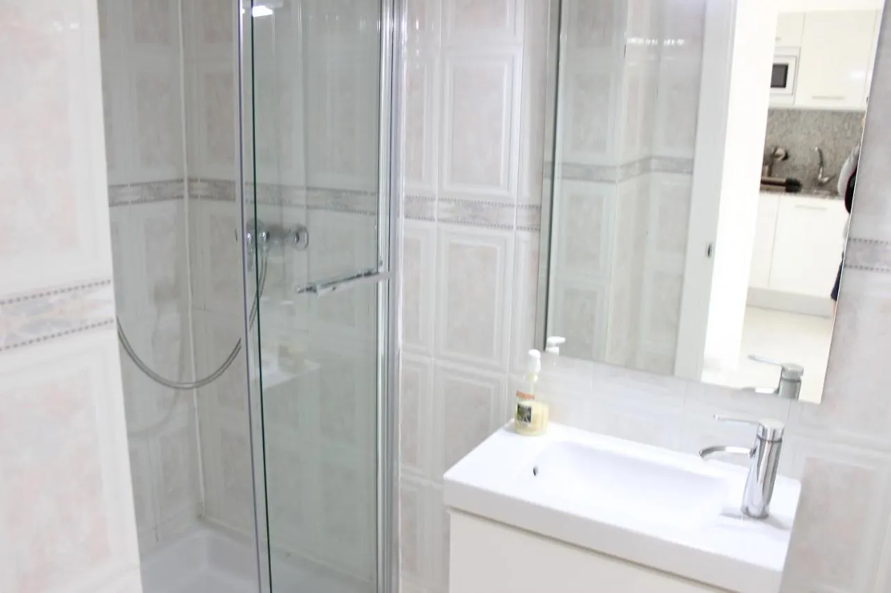 Beautiful Apartment In Front Of Beach, Pool, View Roses Spain