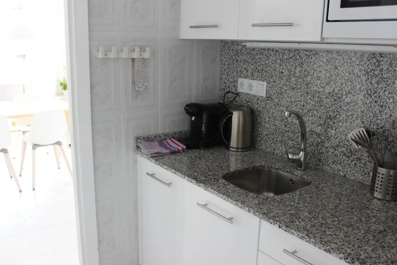 Beautiful Apartment In Front Of Beach, Pool, View Roses