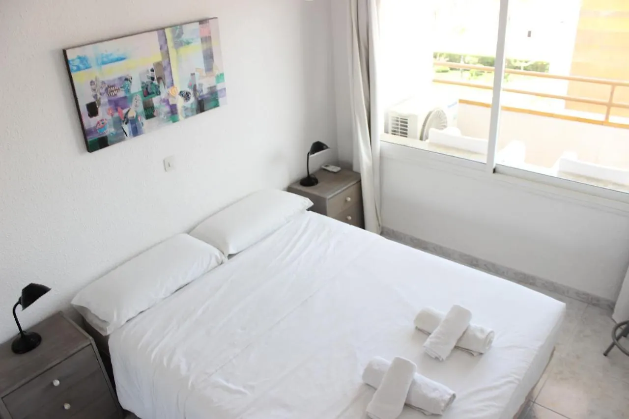 Beautiful Apartment In Front Of Beach, Pool, View Roses