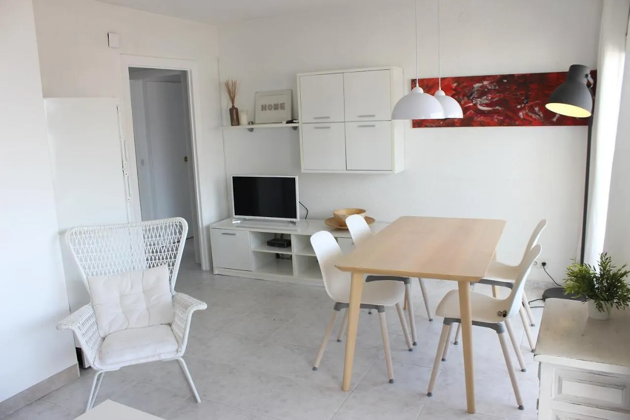 Beautiful Apartment In Front Of Beach, Pool, View Roses Spain