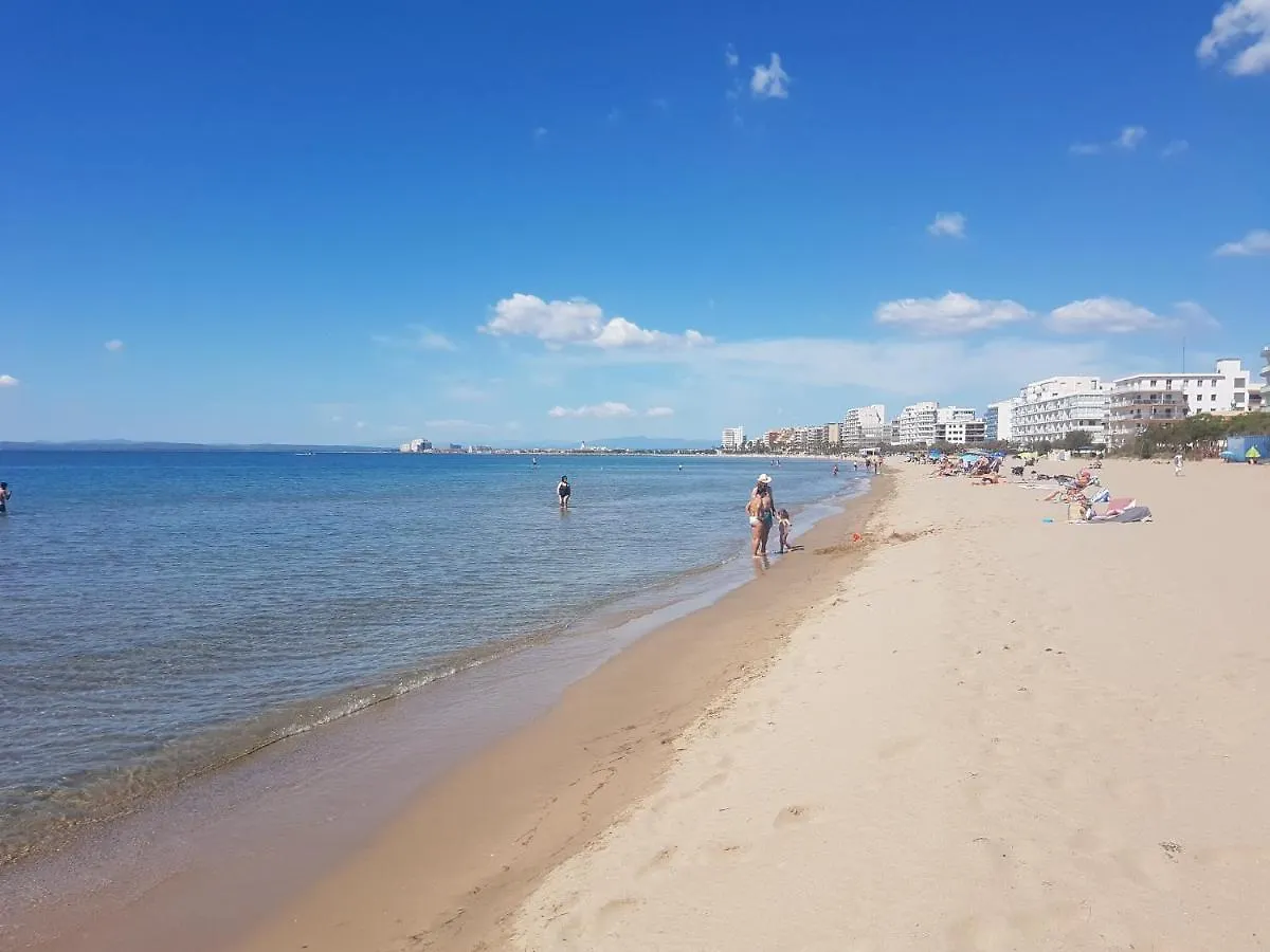 Beautiful Apartment In Front Of Beach, Pool, View Roses Spain