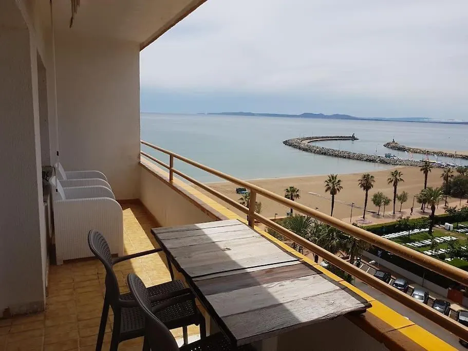 Beautiful Apartment In Front Of Beach, Pool, View Roses